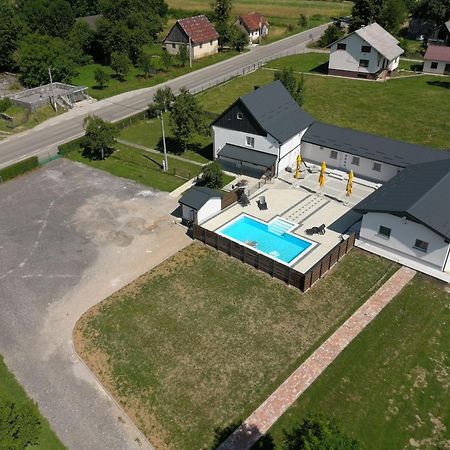 Apartmani Albatros Perusic Bagian luar foto