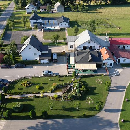 Apartmani Albatros Perusic Bagian luar foto