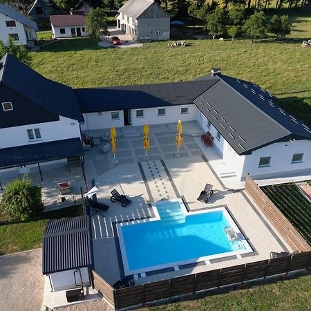 Apartmani Albatros Perusic Bagian luar foto