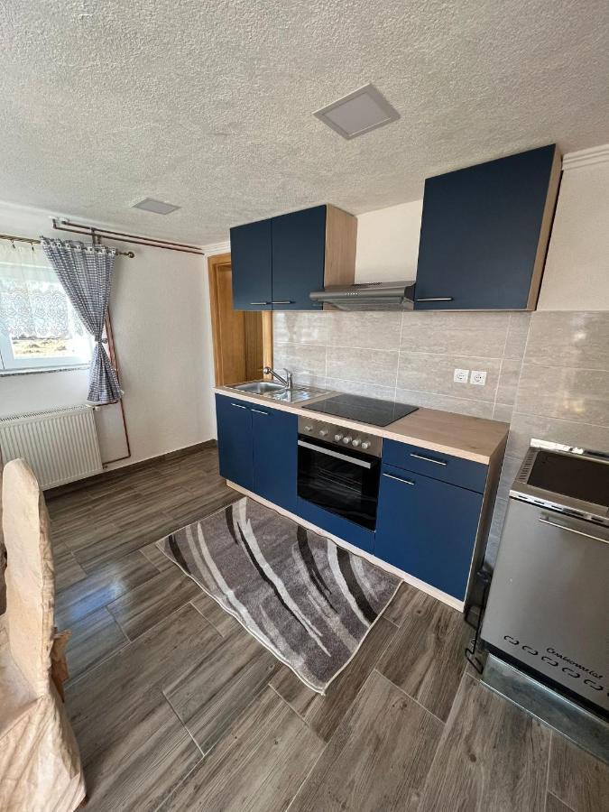 Apartmani Albatros Perusic Bagian luar foto