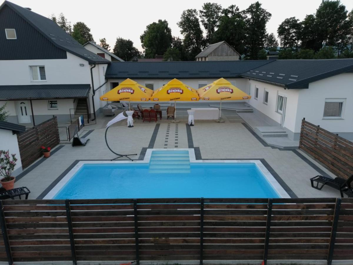 Apartmani Albatros Perusic Bagian luar foto