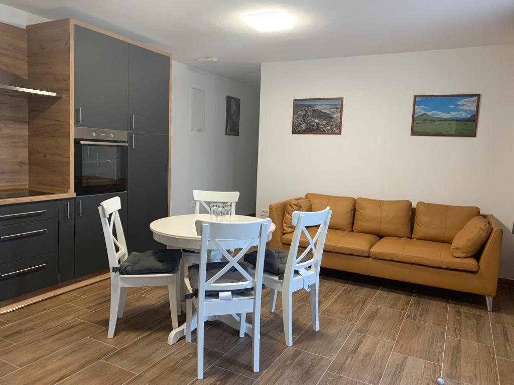 Apartmani Albatros Perusic Bagian luar foto