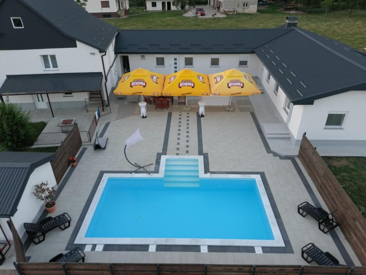 Apartmani Albatros Perusic Bagian luar foto