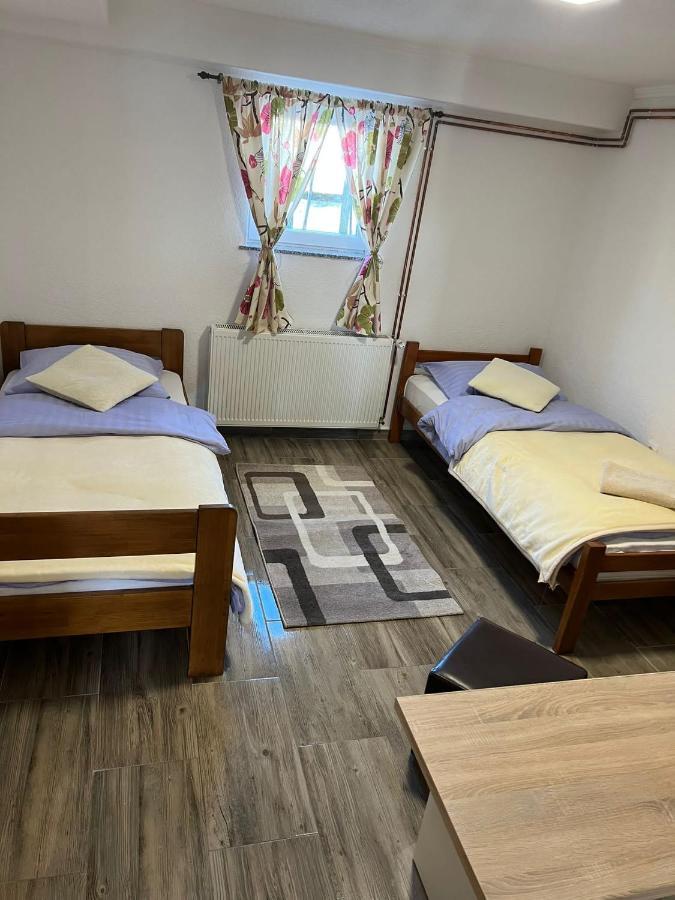 Apartmani Albatros Perusic Bagian luar foto