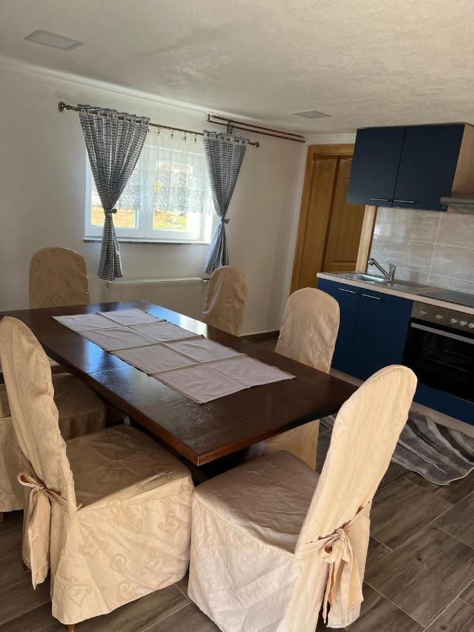 Apartmani Albatros Perusic Bagian luar foto