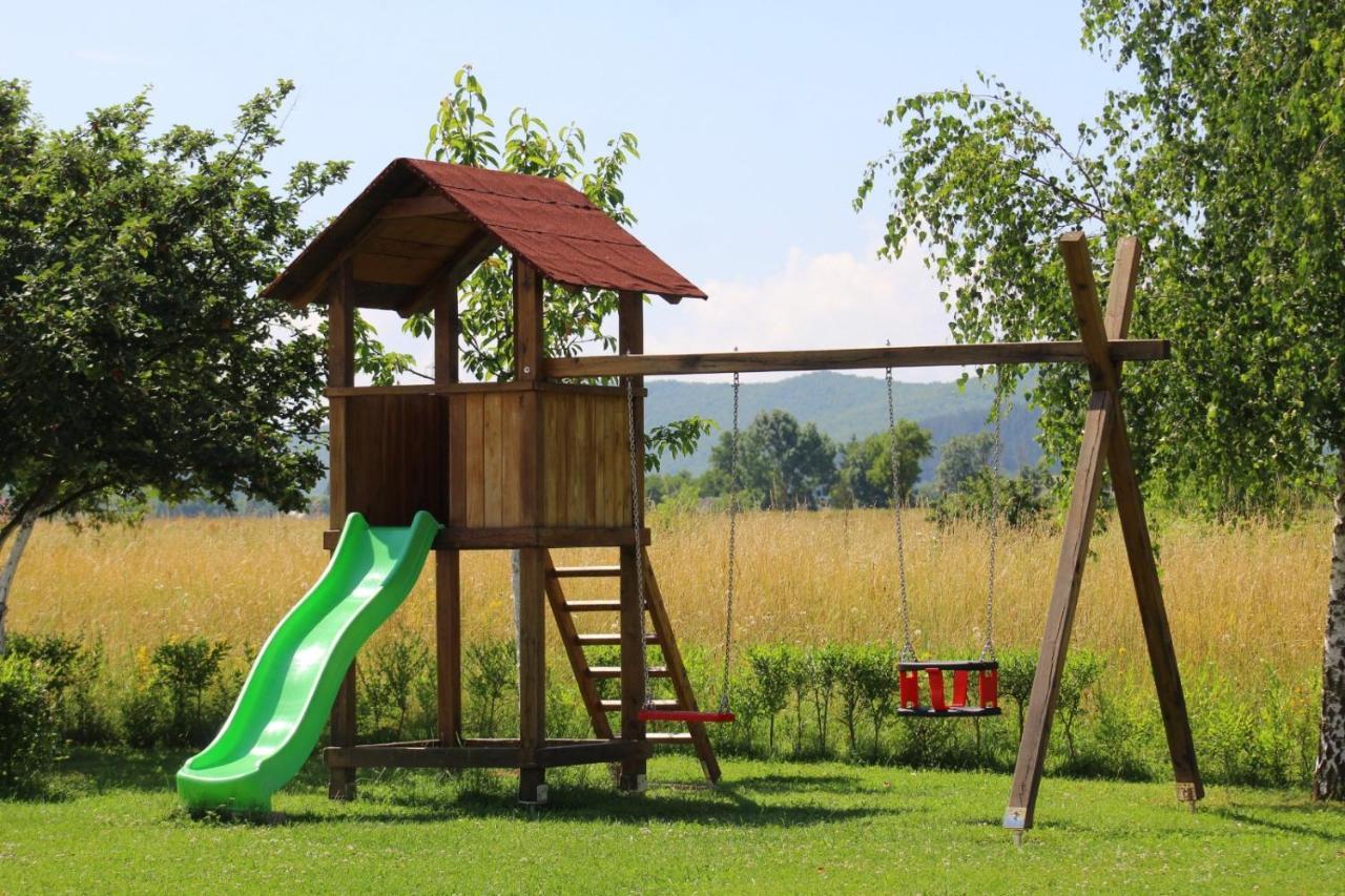 Apartmani Albatros Perusic Bagian luar foto