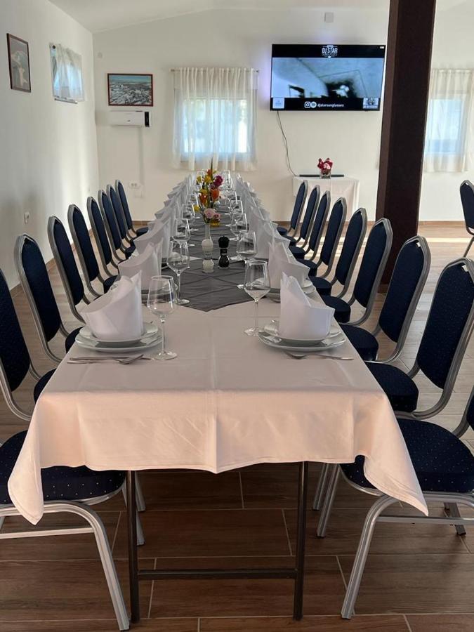 Apartmani Albatros Perusic Bagian luar foto