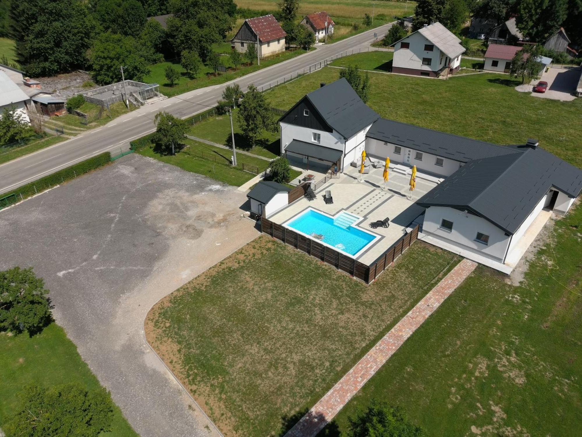 Apartmani Albatros Perusic Bagian luar foto
