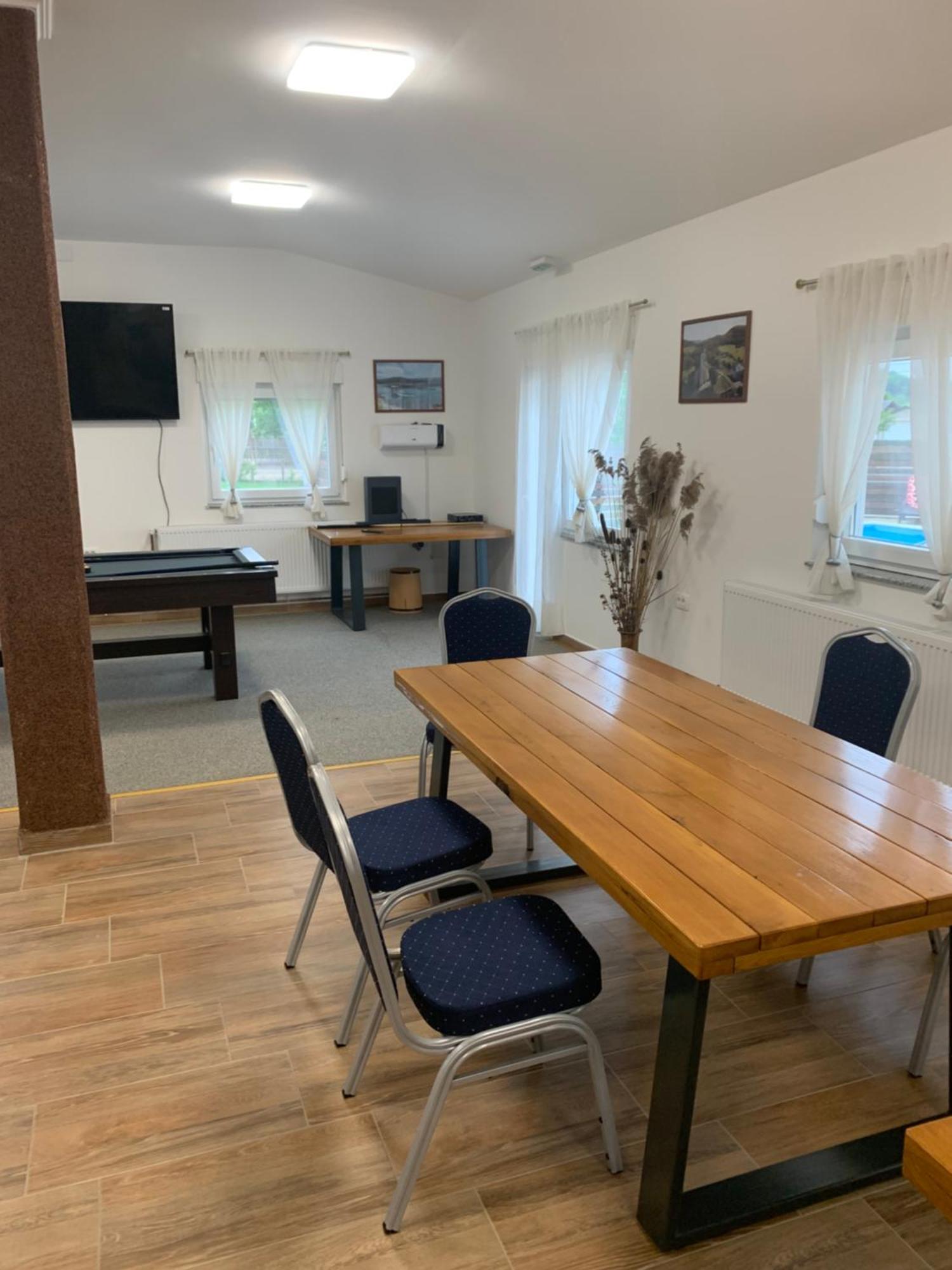 Apartmani Albatros Perusic Bagian luar foto